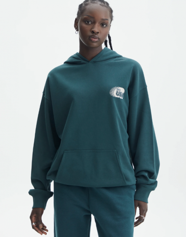 Hoodie Oversize dengan Ciri-Ciri Olahraga